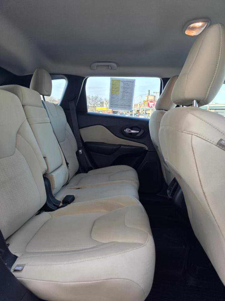 Used 2015 Jeep Cherokee Latitude w/ Comfort/Convenience Group AWD/4WD image 13
