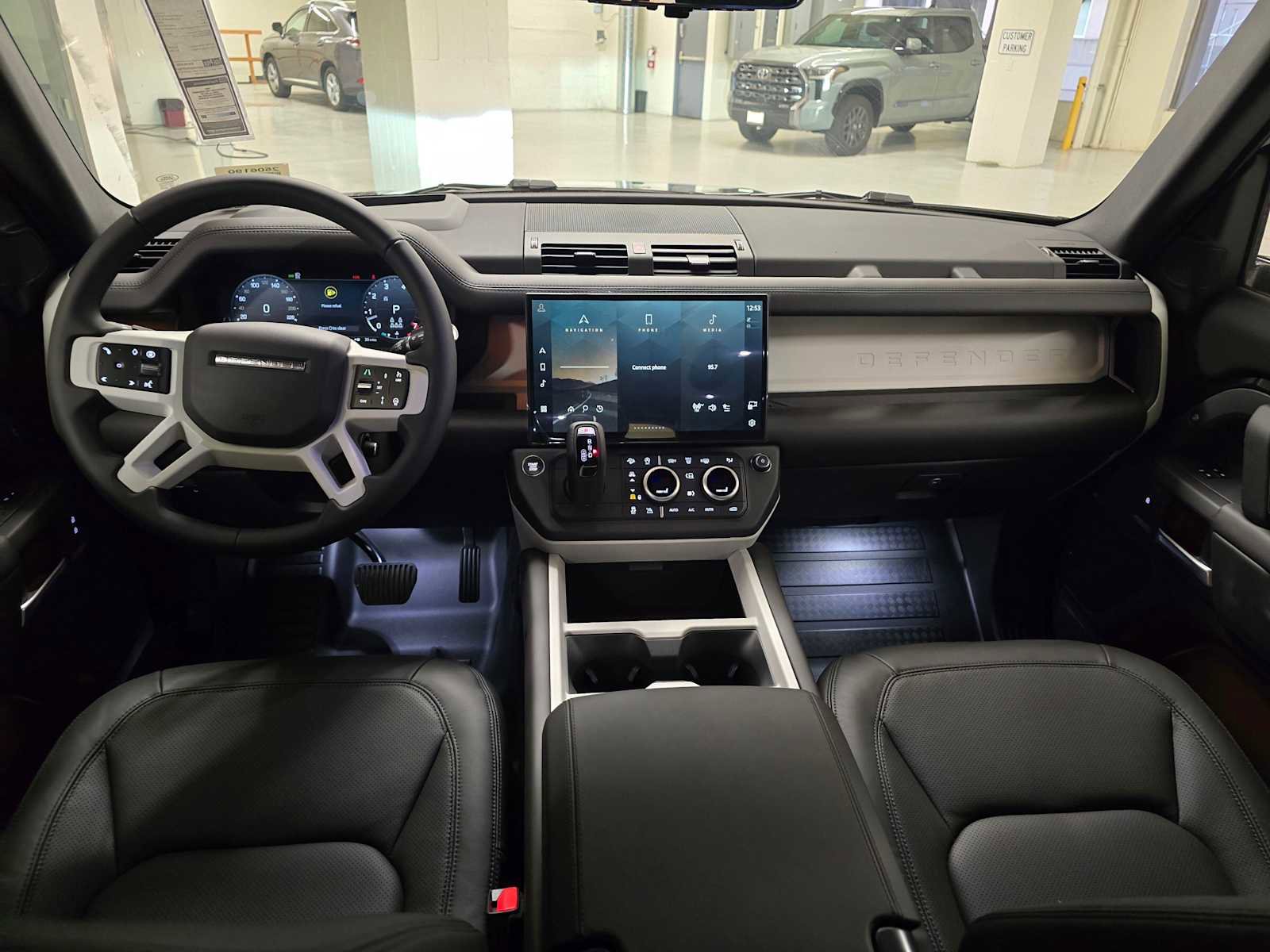 New 2026 Land Rover Defender 130 X-Dynamic SE image 20