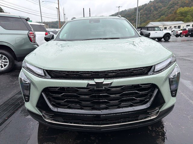 New 2026 Chevrolet Trax ACTIV w/ Sunroof Package FWD image 2