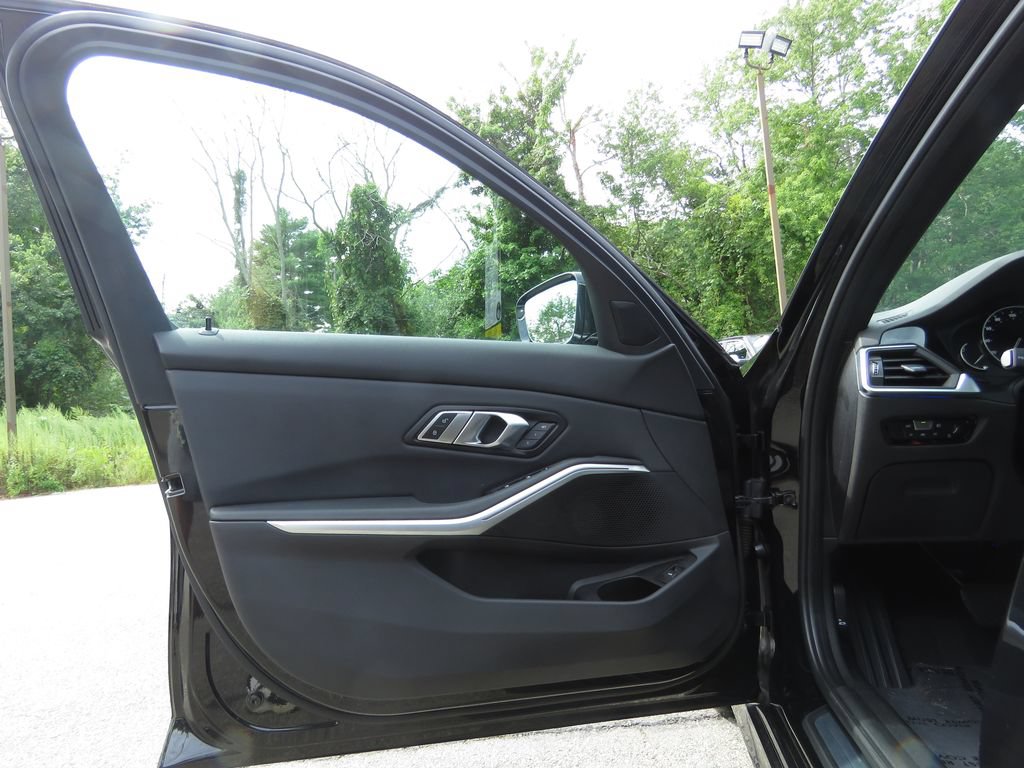 Used 2020 BMW 330i xDrive Sedan w/ Convenience Package AWD/4WD image 9
