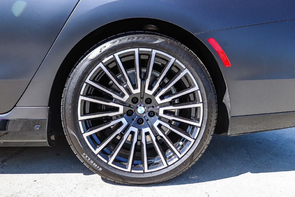 Used 2026 BMW i7 xDrive60 AWD/4WD image 12