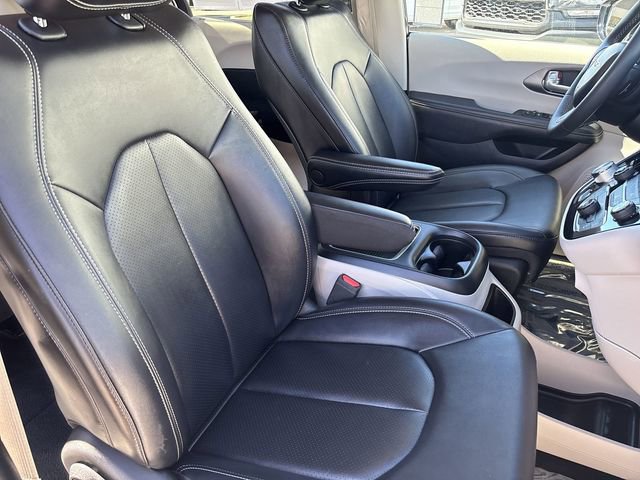 Certified 2024 Chrysler Pacifica Touring-L image 11