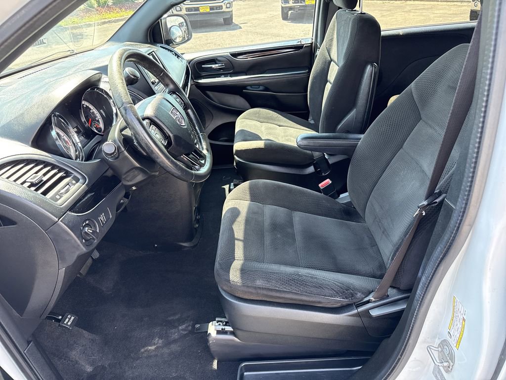 Used 2017 Dodge Grand Caravan SE FWD image 15