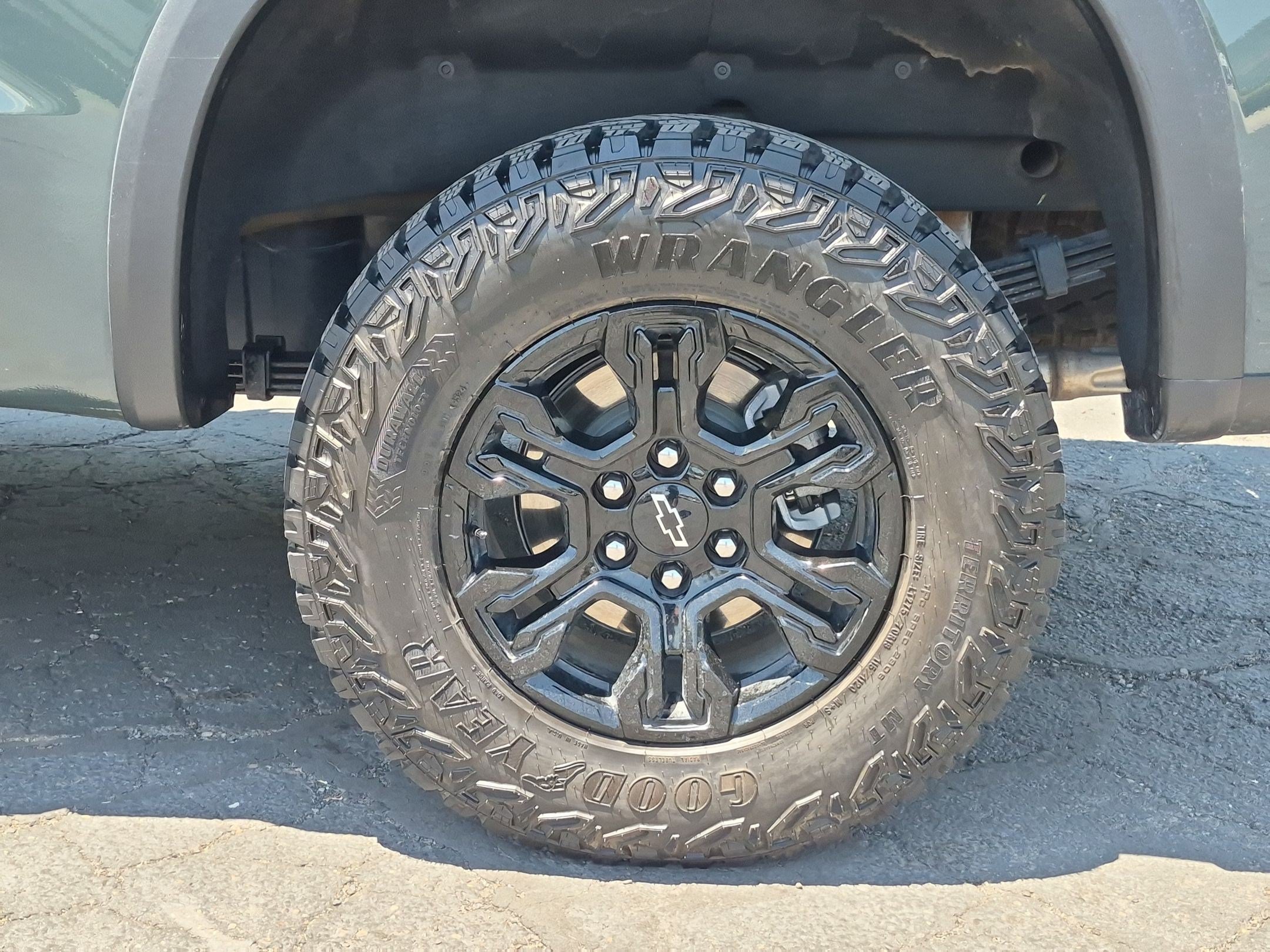 Used 2025 Chevrolet Silverado 1500 ZR2 w/ Technology Package AWD/4WD image 12
