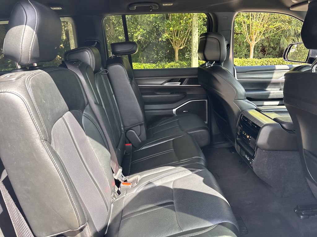 Used 2024 Jeep Wagoneer L Series II w/ Flexible Seating Group RWD image 27