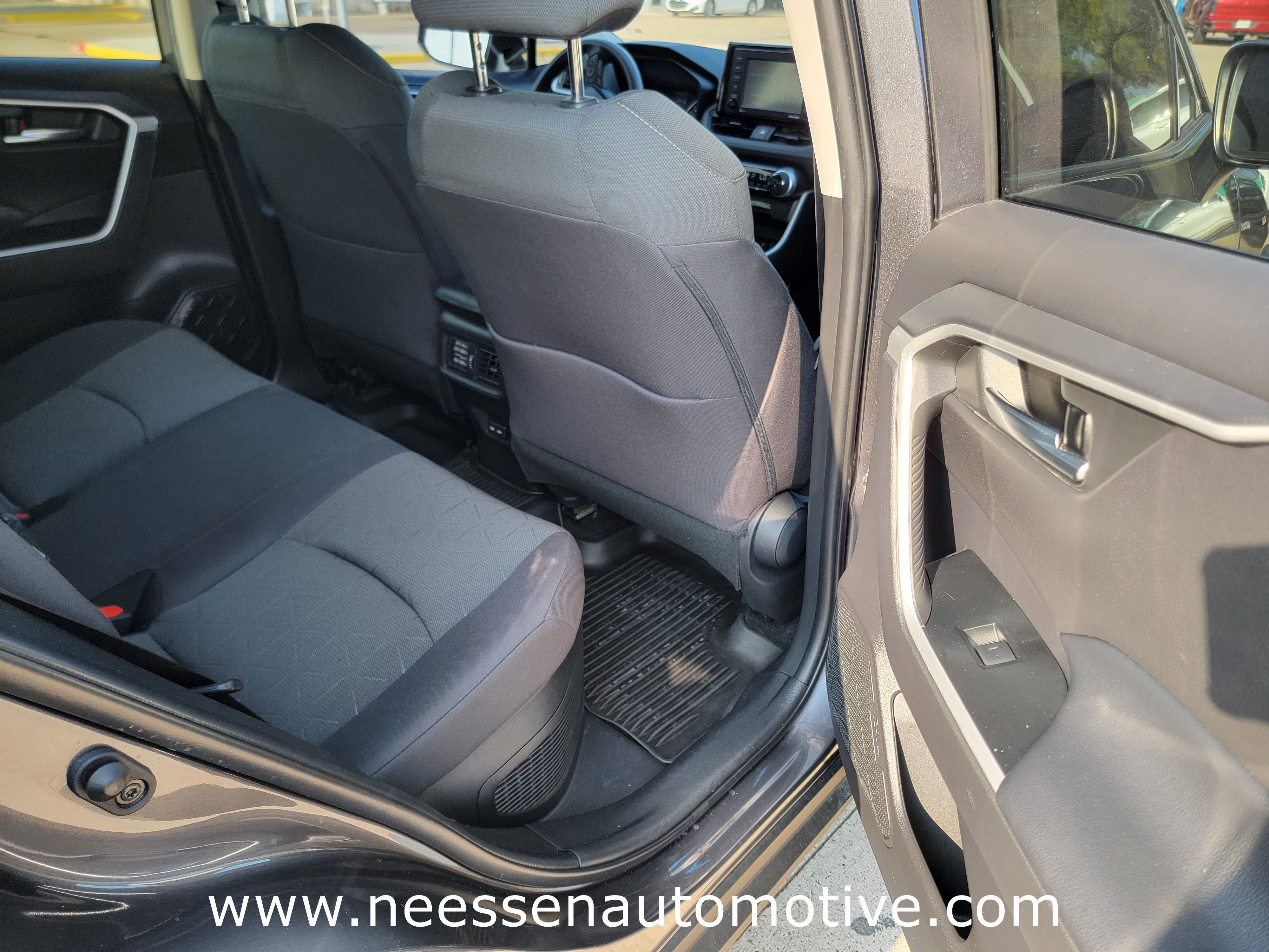 Used 2022 Toyota RAV4 XLE image 11