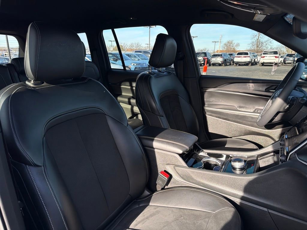 Used 2023 Jeep Grand Cherokee Altitude image 23