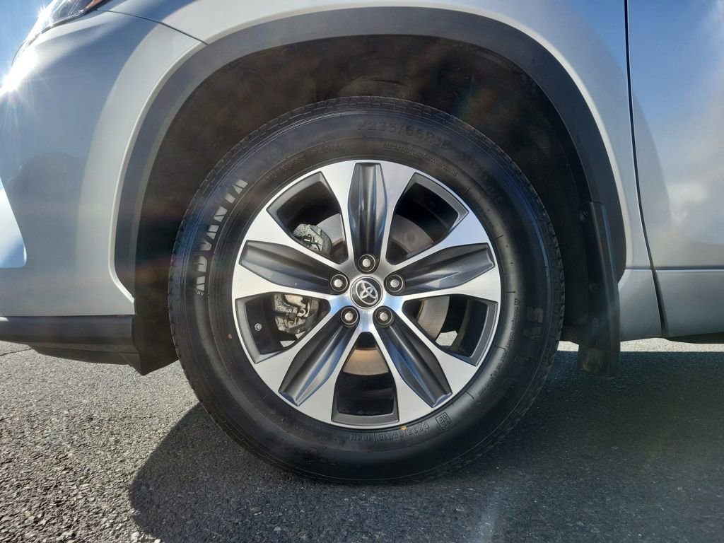 Used 2023 Toyota Highlander XLE image 26