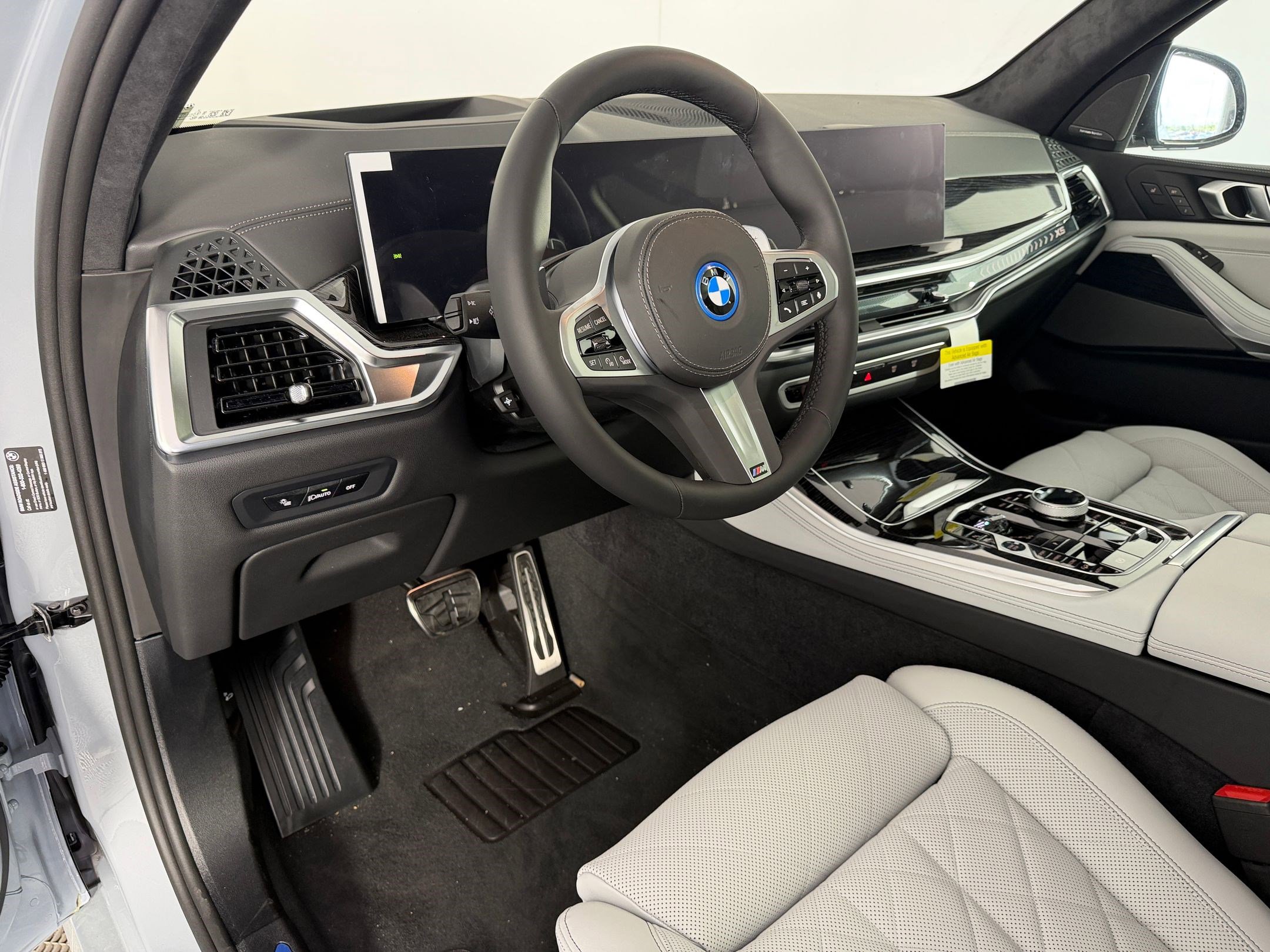 New 2026 BMW X5 xDrive50e w/ Executive Package image 4