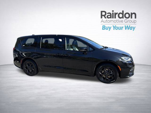 Used 2023 Chrysler Pacifica Limited w/ S Appearance Package