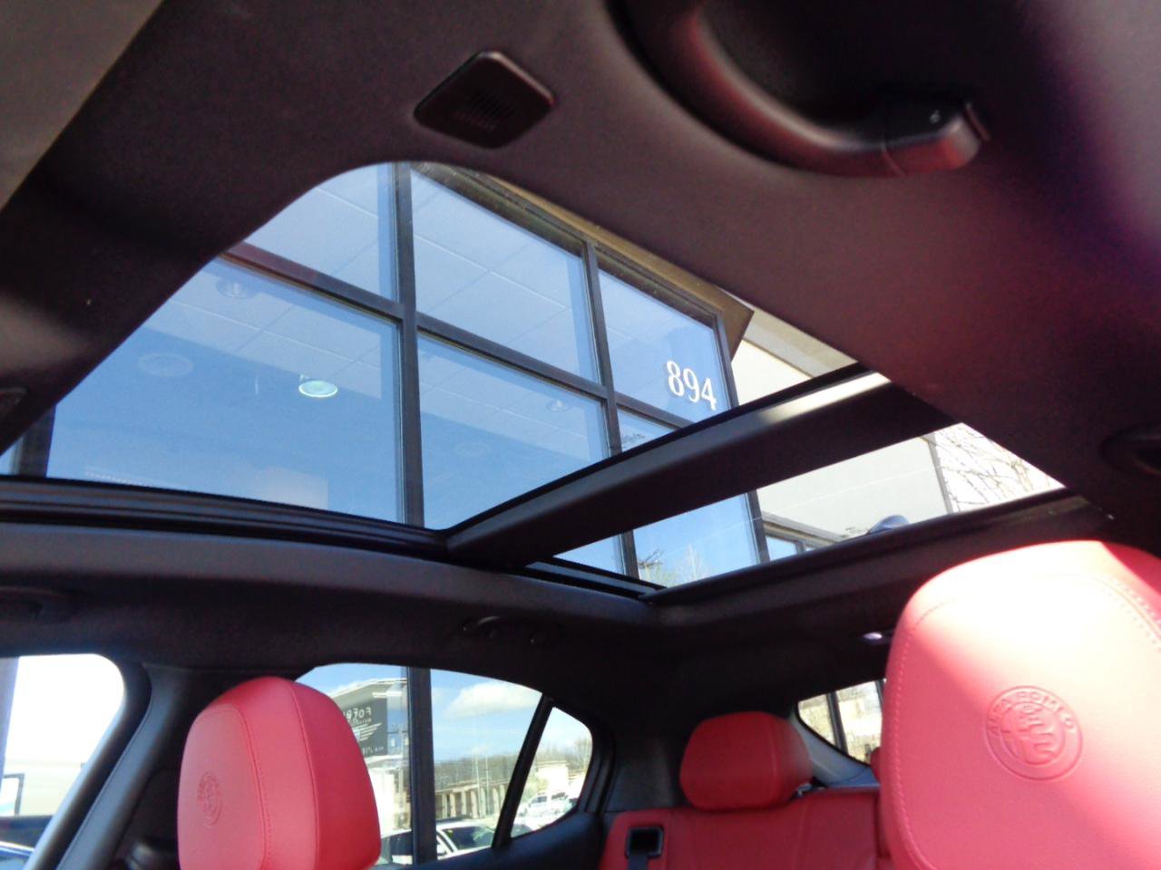 Used 2024 Alfa Romeo Stelvio Ti w/ Performance Driving Package AWD/4WD image 15