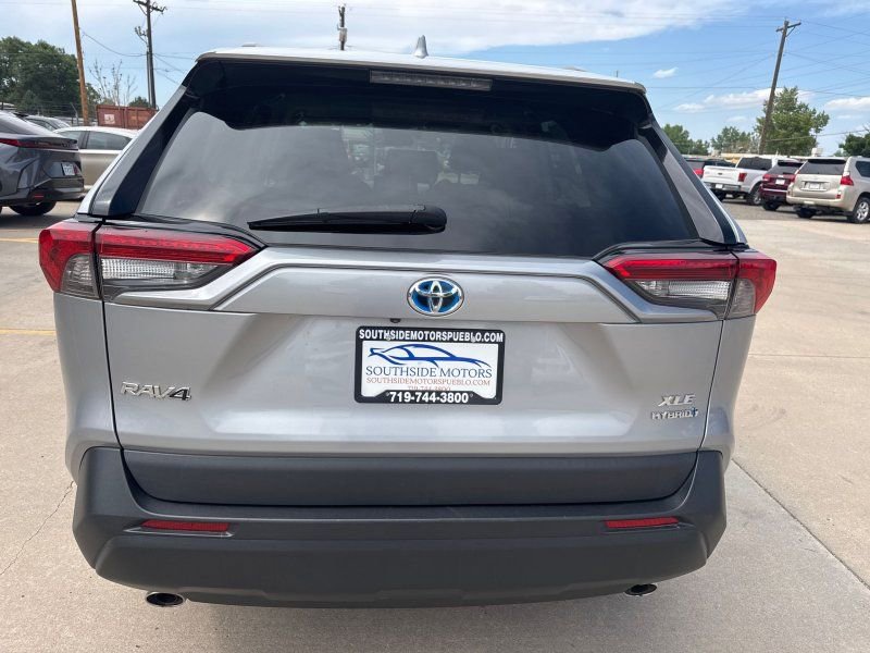 Used 2020 Toyota RAV4 XLE image 5