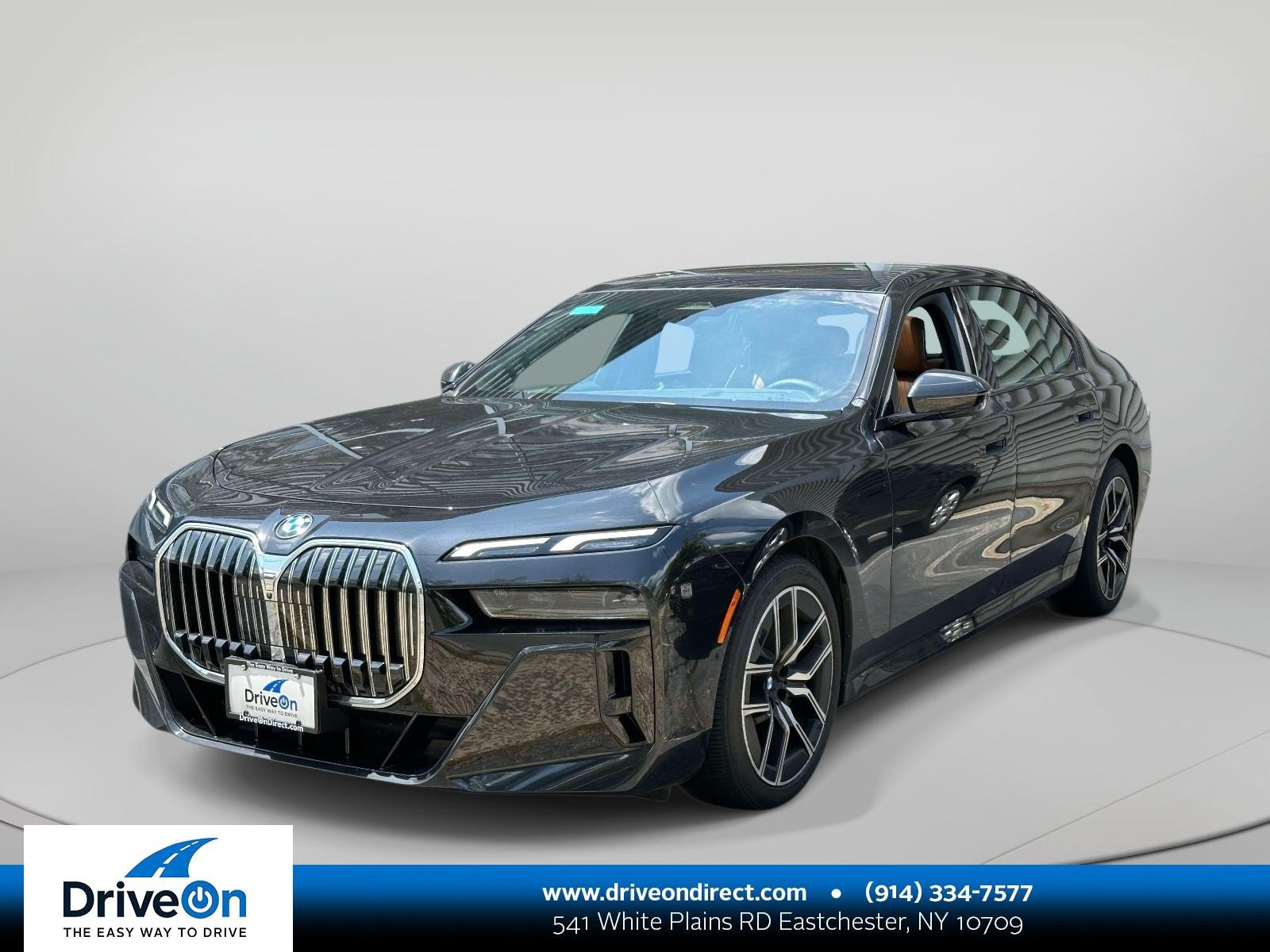 Used 2023 BMW 740i w/ Parking Assistance Package RWD image 1
