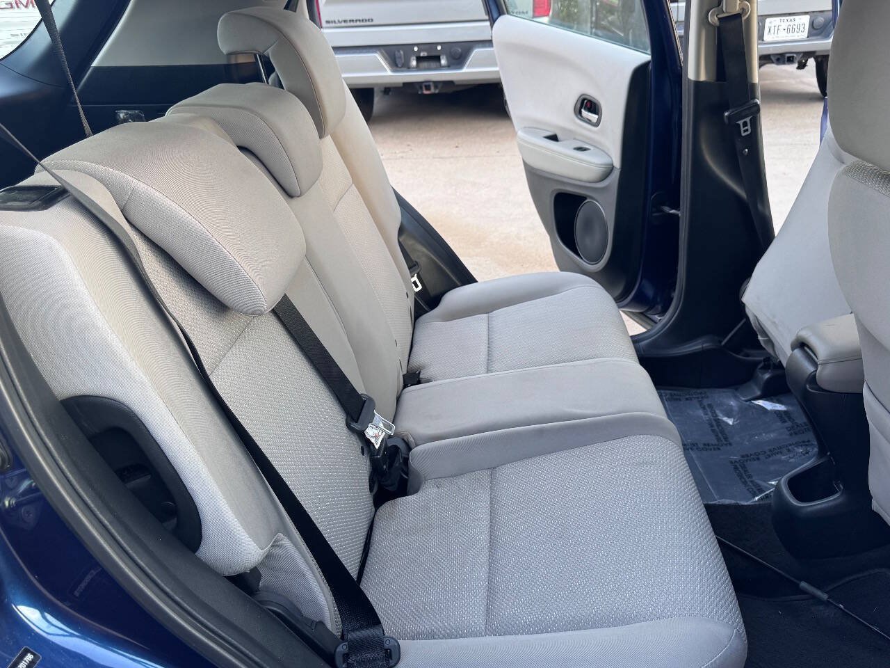 Used 2017 Honda HR-V LX image 8