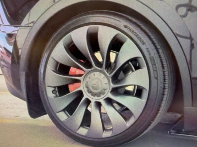 Used 2024 Tesla Model Y Performance AWD/4WD image 9