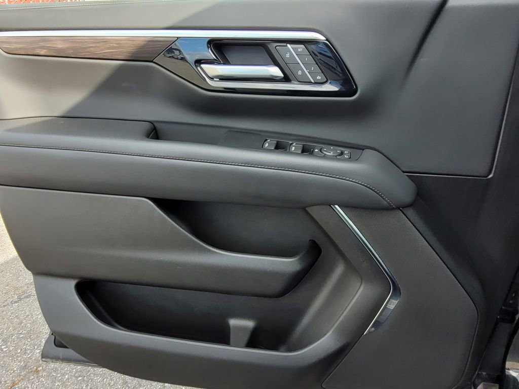 Used 2025 Chevrolet Tahoe LT AWD/4WD image 30