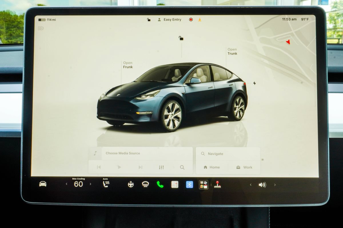 Used 2024 Tesla Model Y Long Range AWD/4WD image 22