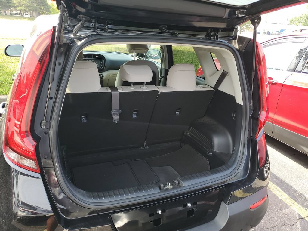 Used 2020 Kia Soul LX FWD image 24