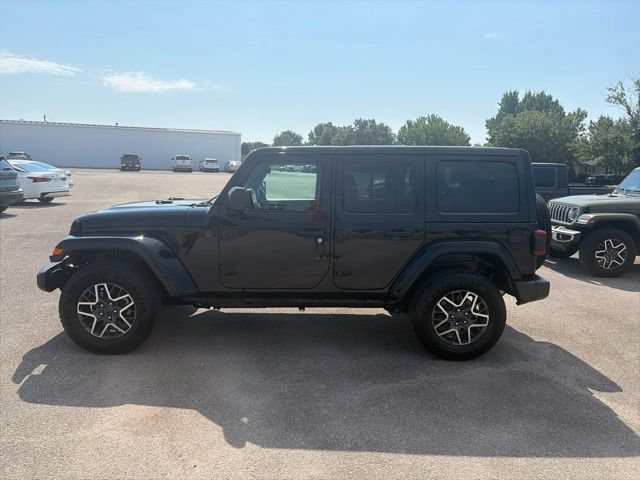 Used 2025 Jeep Wrangler Unlimited Sahara AWD/4WD image 3