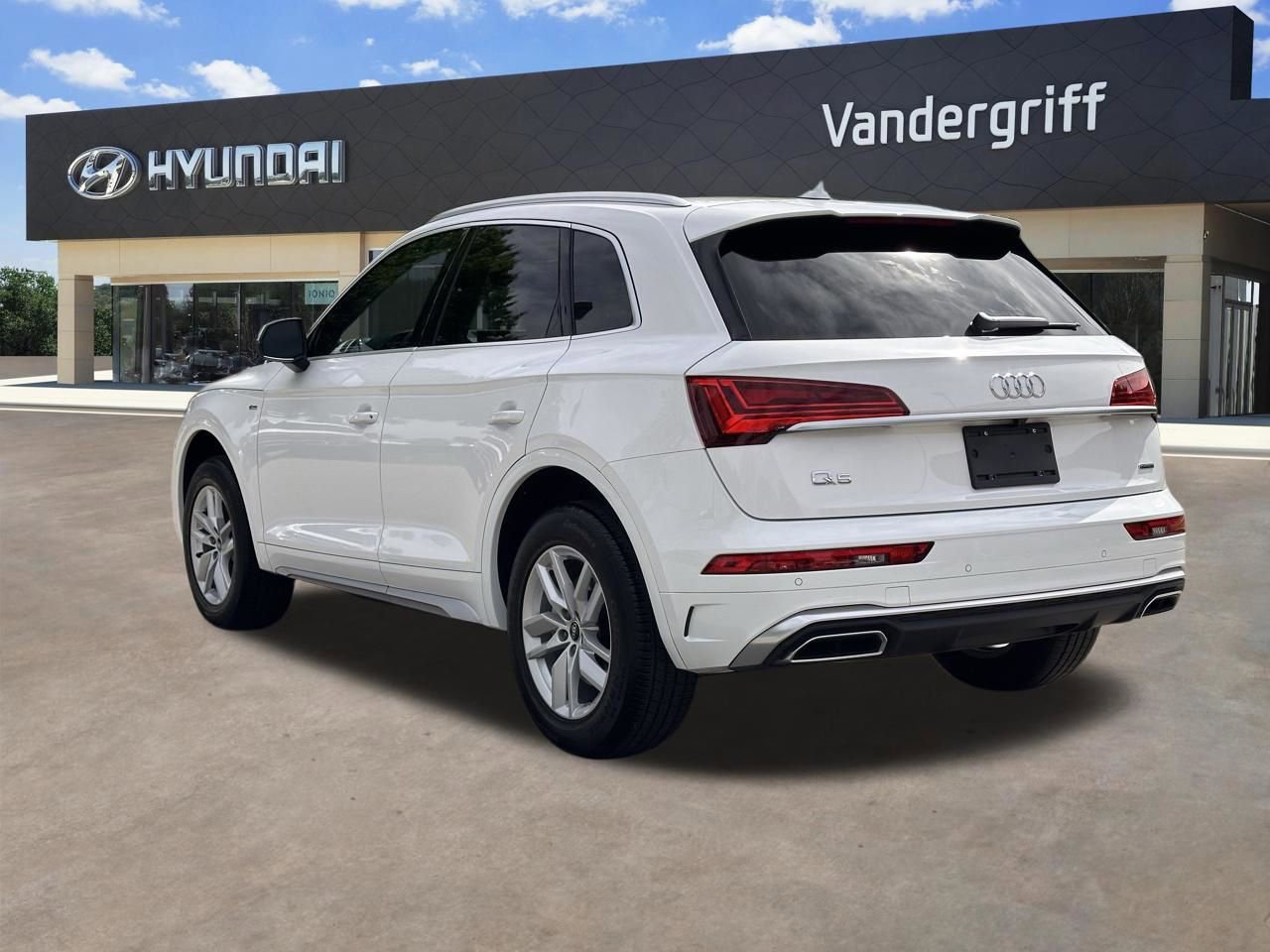 Used 2023 Audi Q5 2.0T Premium w/ Convenience Package image 12