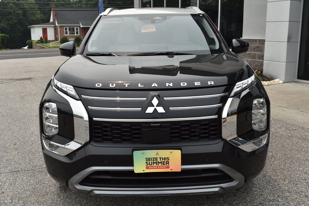 New 2025 Mitsubishi Outlander AWD image 2