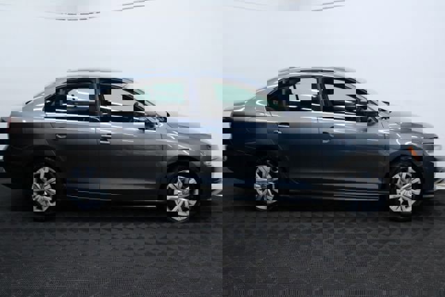 Used 2017 Volkswagen Jetta S image 4