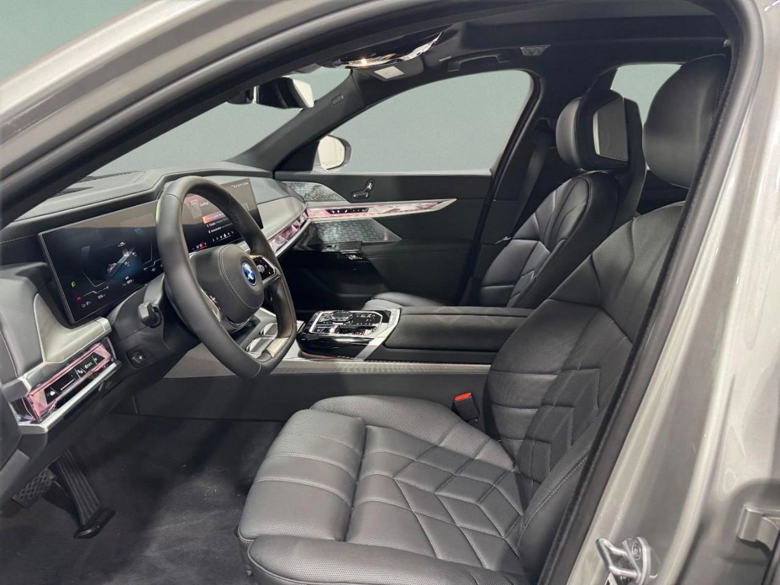 New 2026 BMW i7 xDrive60 w/ Executive Package image 25