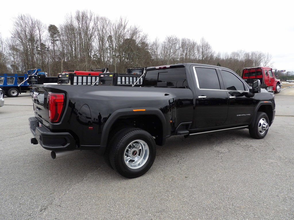 Used 2023 GMC Sierra 3500 Denali w/ Denali Ultimate Package AWD/4WD image 8
