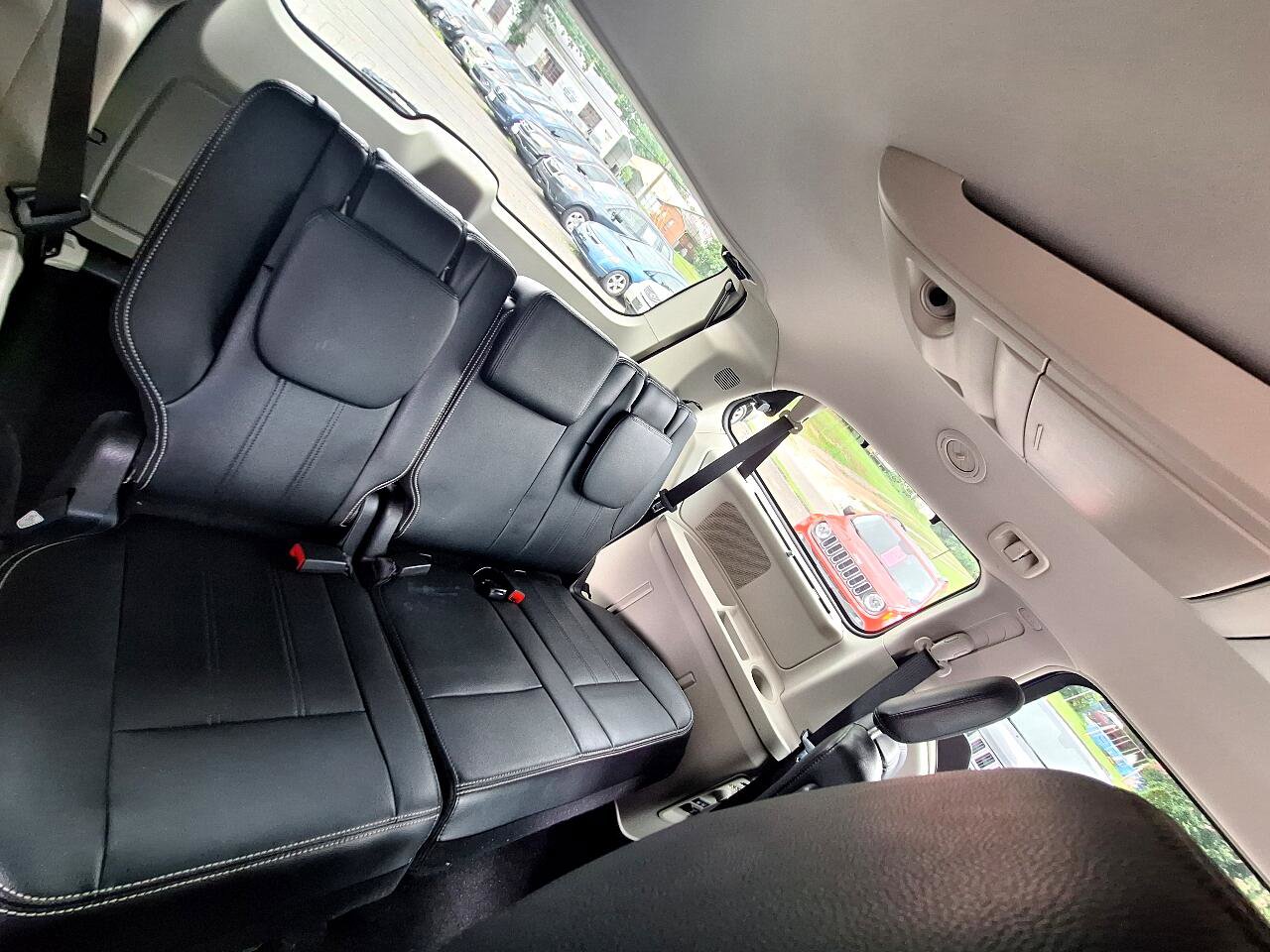 Used 2015 Chrysler Town & Country Touring-L w/ Driver Convenience Group image 31