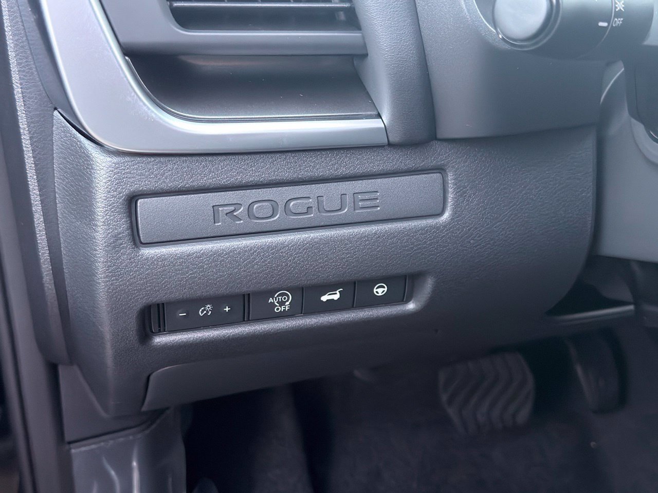New 2026 Nissan Rogue Dark Armor FWD image 18