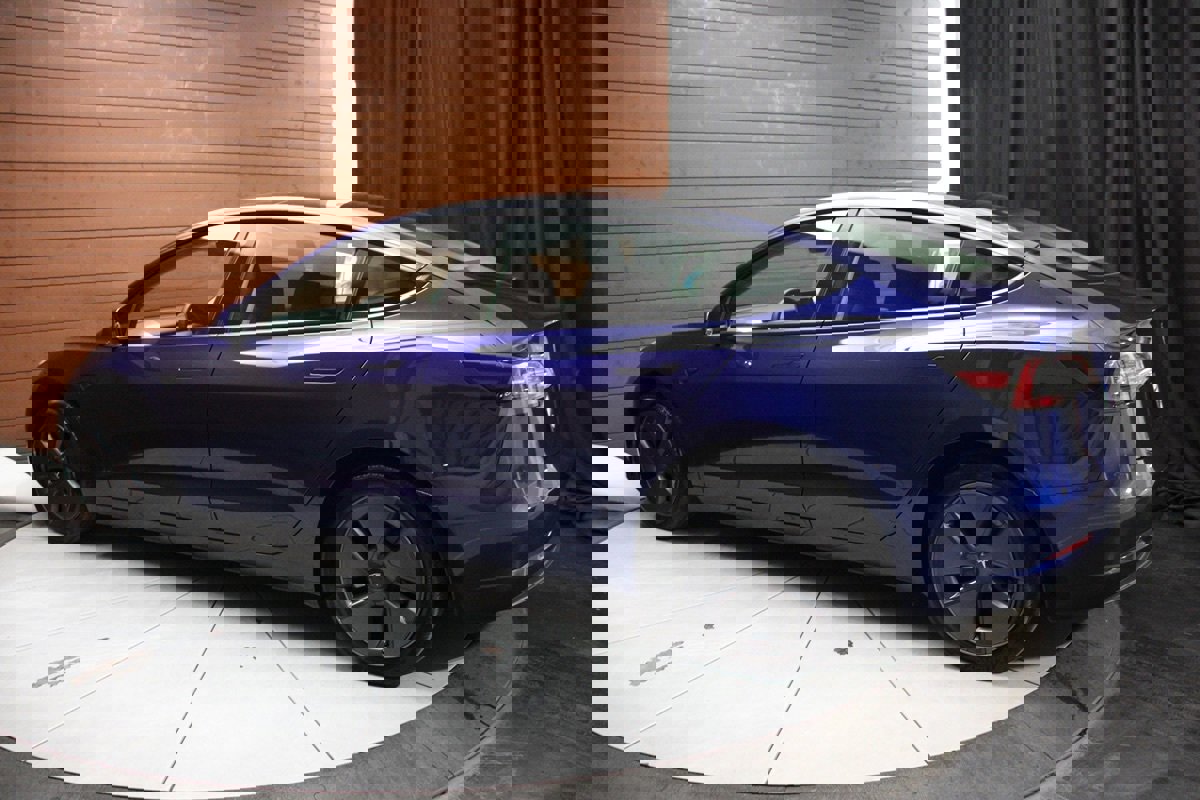Used 2023 Tesla Model 3 Standard Range image 11