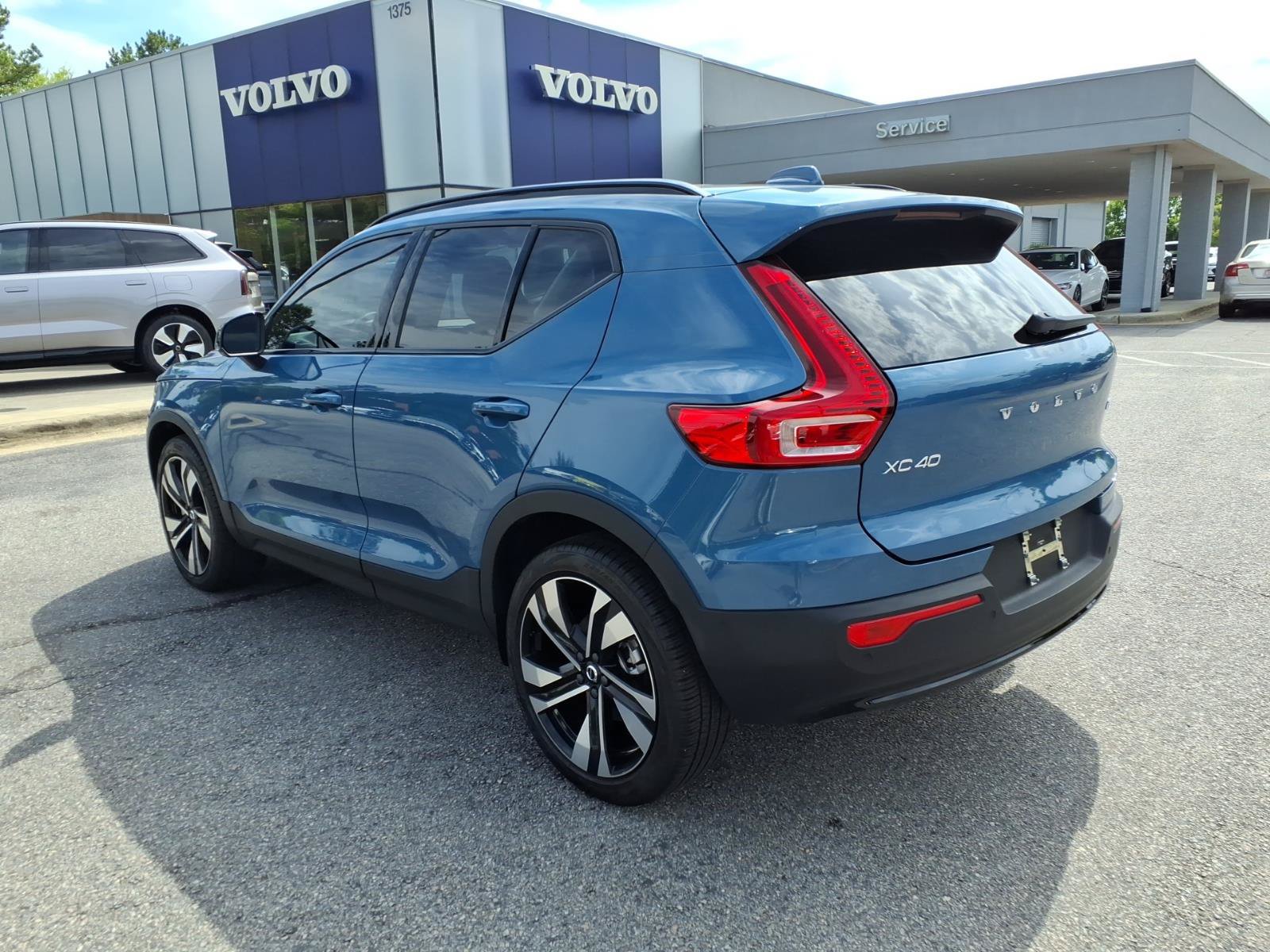 Certified 2023 Volvo XC40 B4 Ultimate FWD image 7