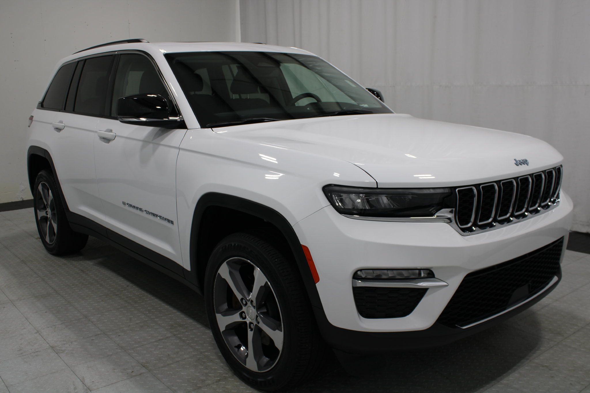 Used 2022 Jeep Grand Cherokee Limited 4xe AWD/4WD image 4