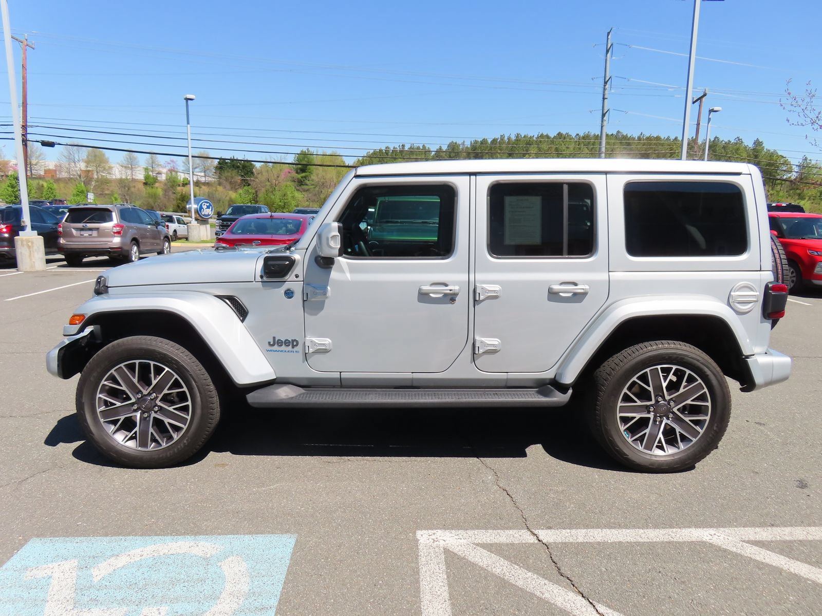 Used 2023 Jeep Wrangler Unlimited Sahara AWD/4WD image 8