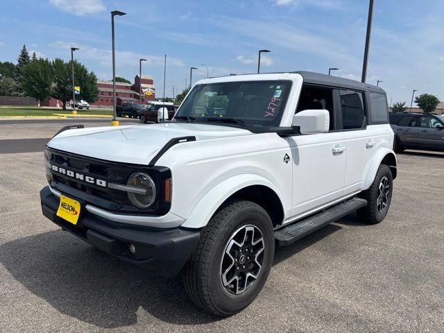 Used 2024 Ford Bronco Outer Banks AWD/4WD image 3