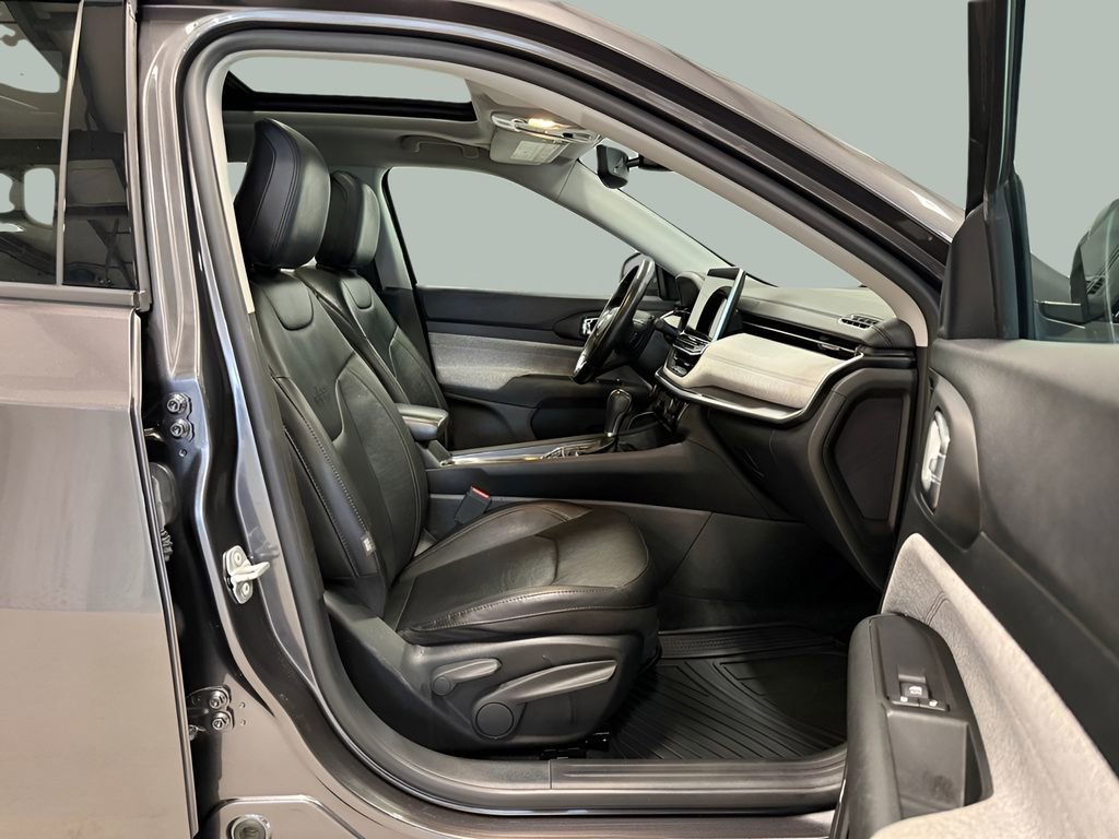 Used 2022 Jeep Compass Latitude w/ Sun and Sound Group image 30