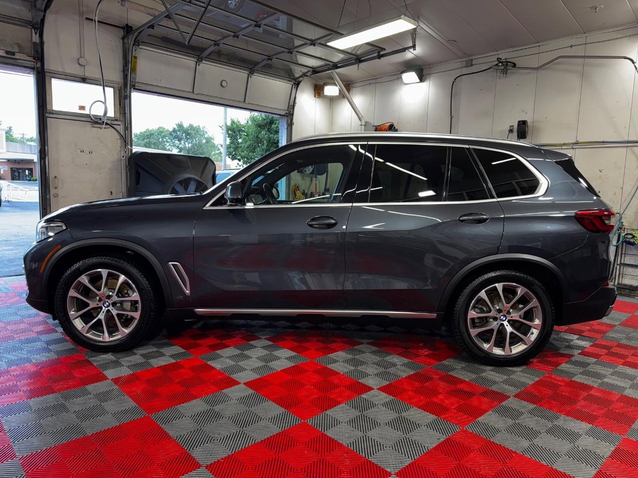 Used 2020 BMW X5 xDrive40i w/ Premium Package image 4
