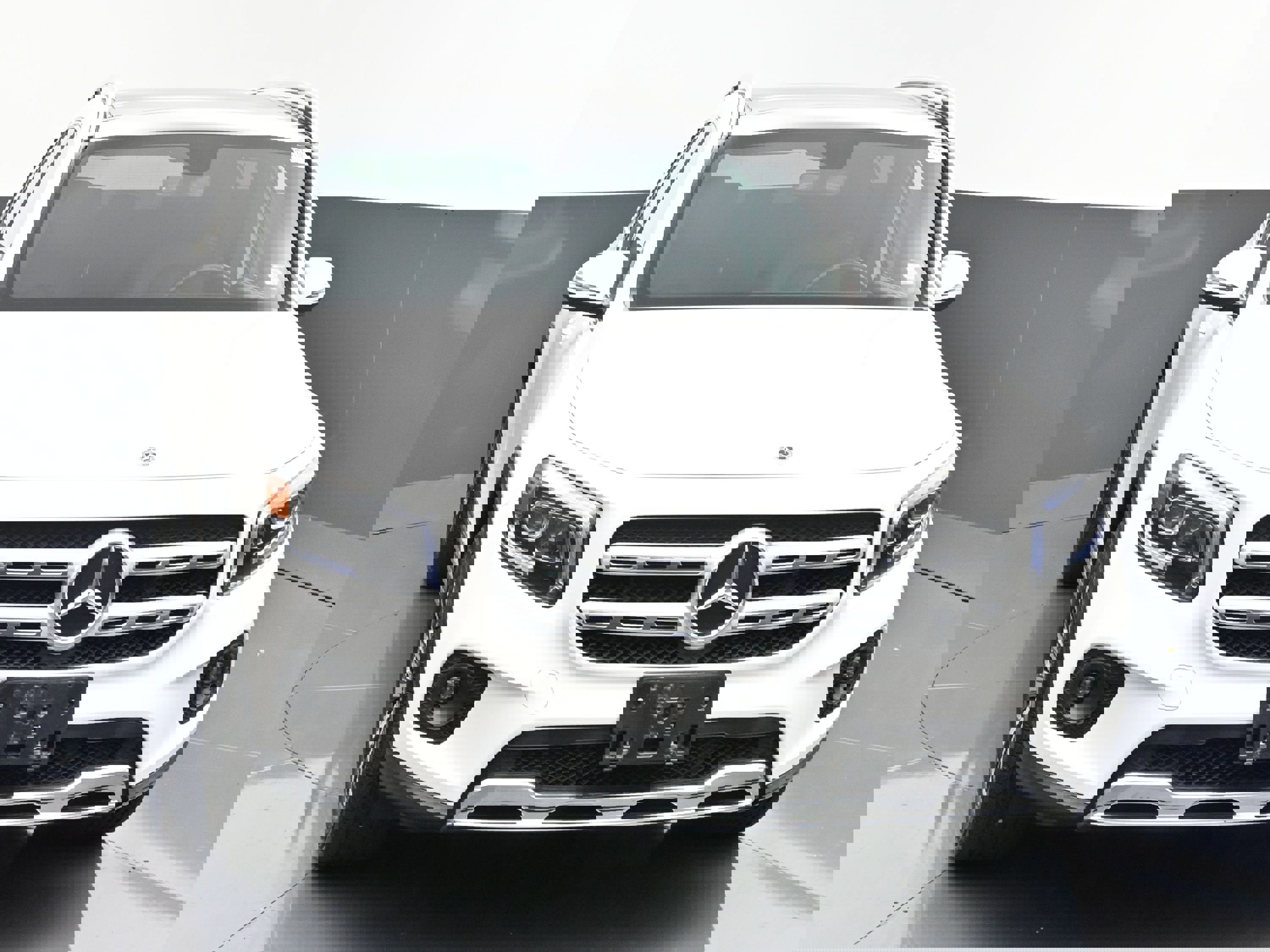 Used 2021 Mercedes-Benz GLB 250 4MATIC image 2