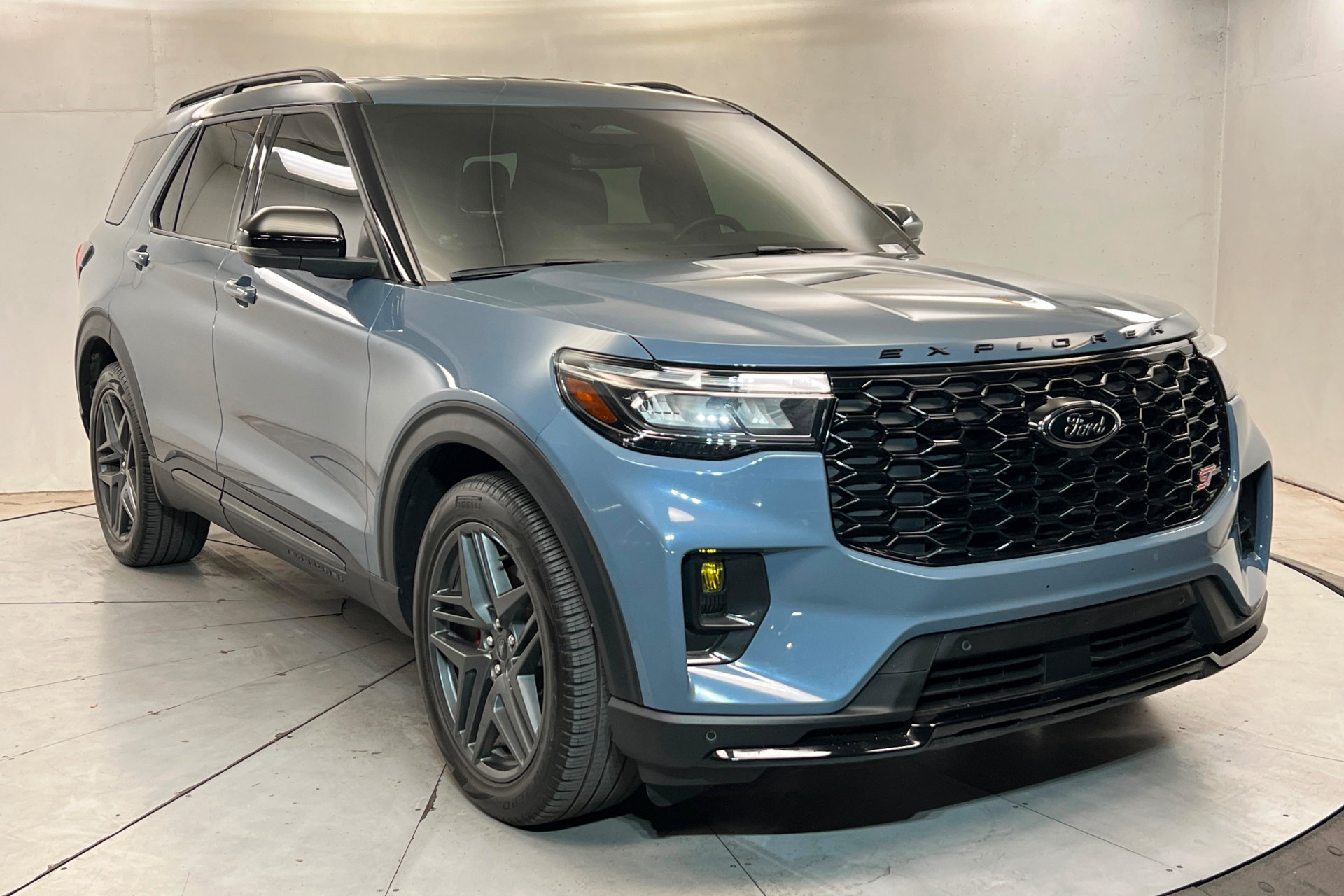 Used 2025 Ford Explorer ST AWD/4WD image 8