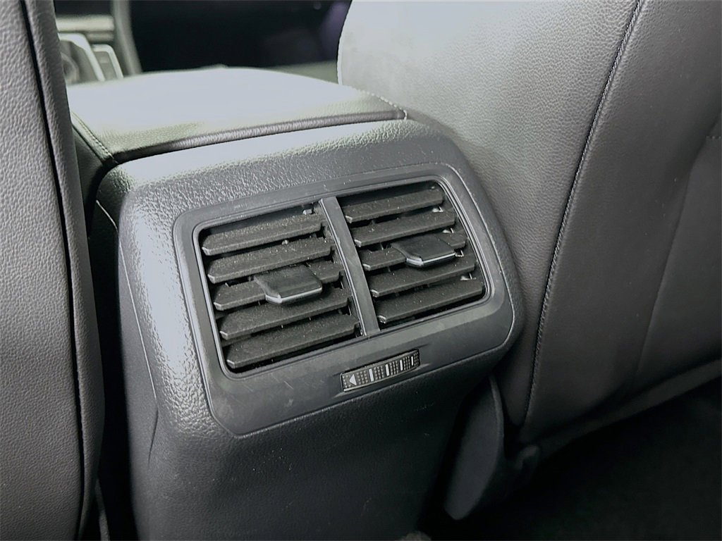 Used 2019 Volkswagen Golf R 4-Door image 24