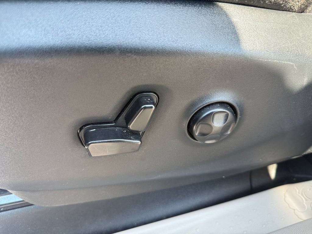 Certified 2024 Chrysler Pacifica Touring-L FWD image 30