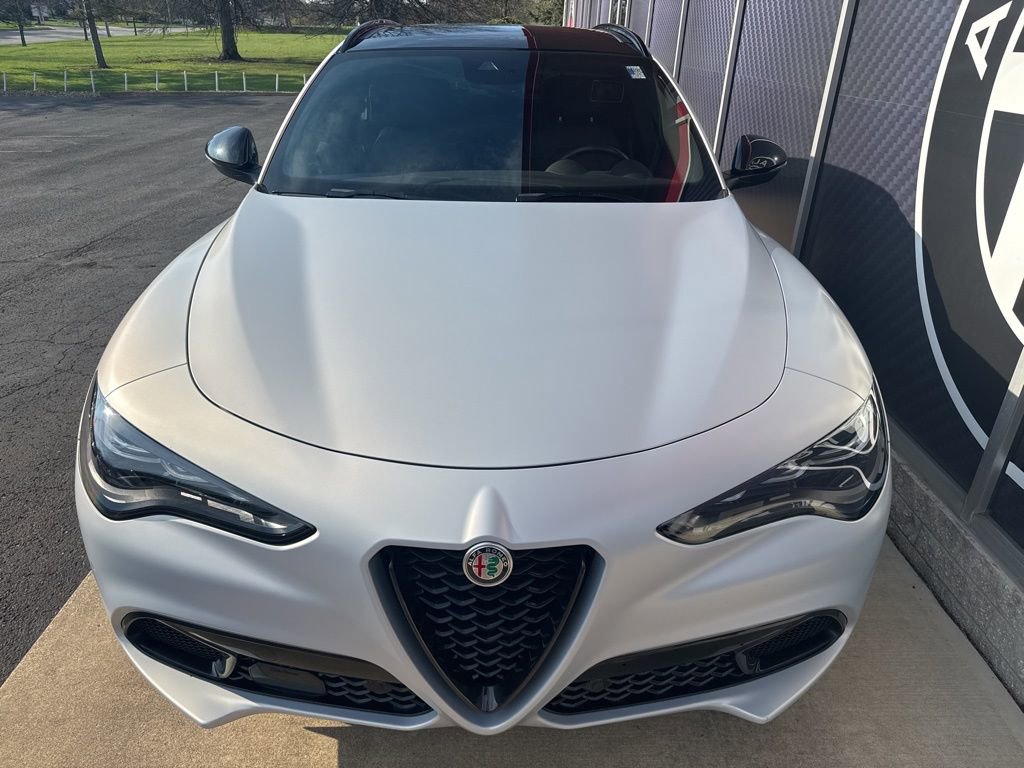 Used 2024 Alfa Romeo Stelvio AWD image 9