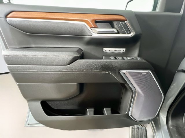 Used 2023 GMC Sierra 1500 Denali w/ Technology Package AWD/4WD image 32