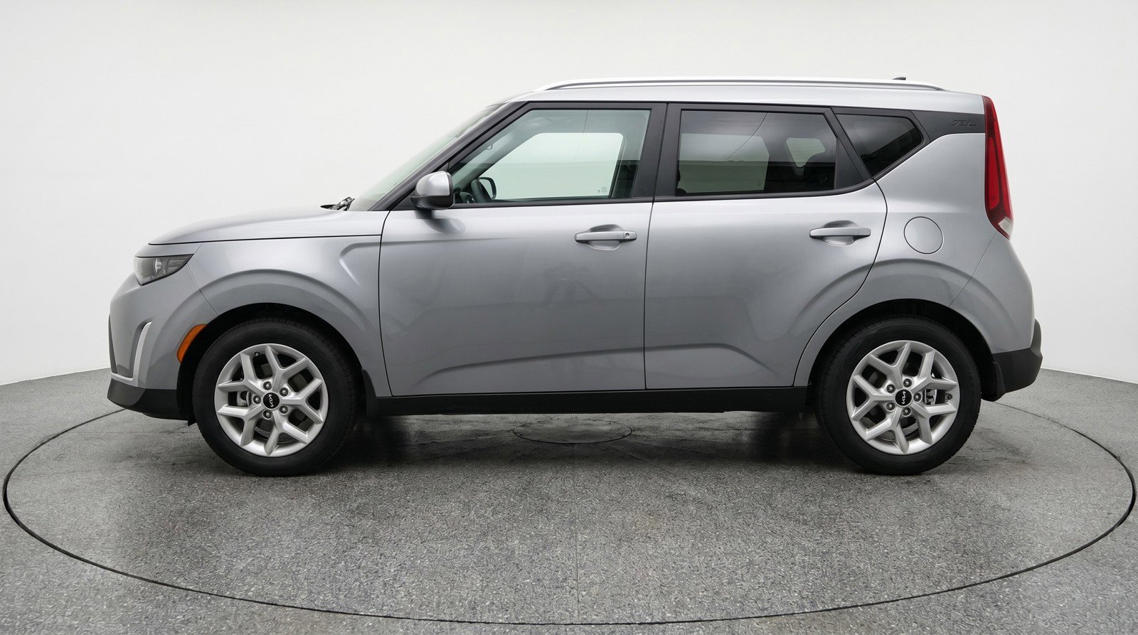 Used 2025 Kia Soul LX w/ LX Technology Package FWD image 5