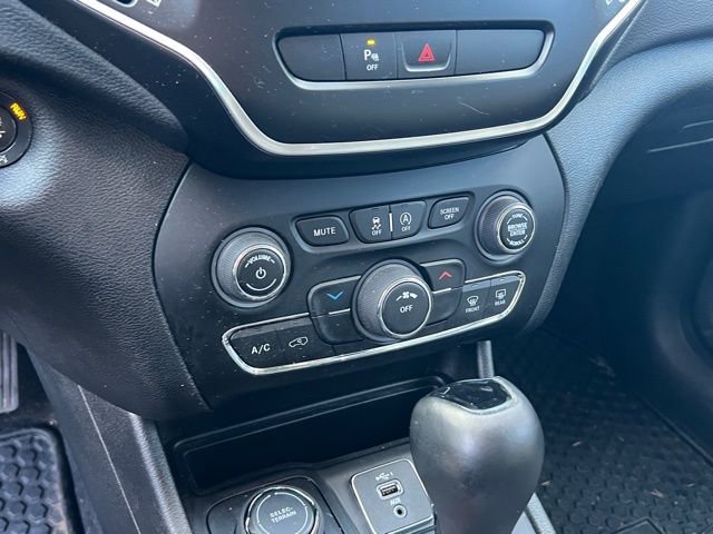 Used 2020 Jeep Cherokee Latitude Plus image 21