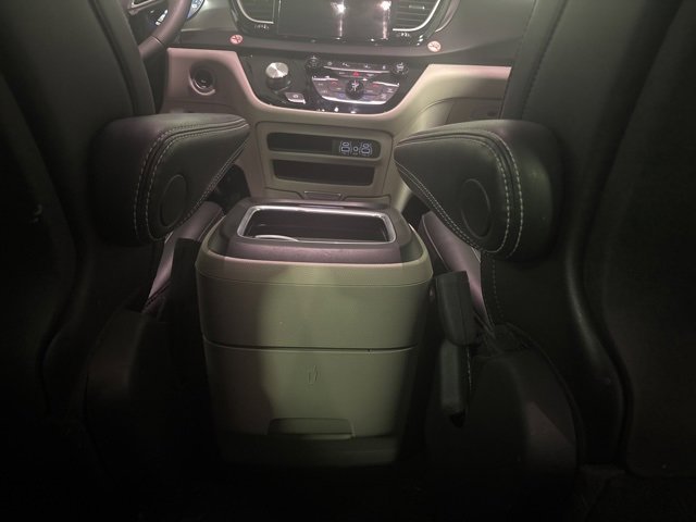 Certified 2024 Chrysler Pacifica Touring-L image 29