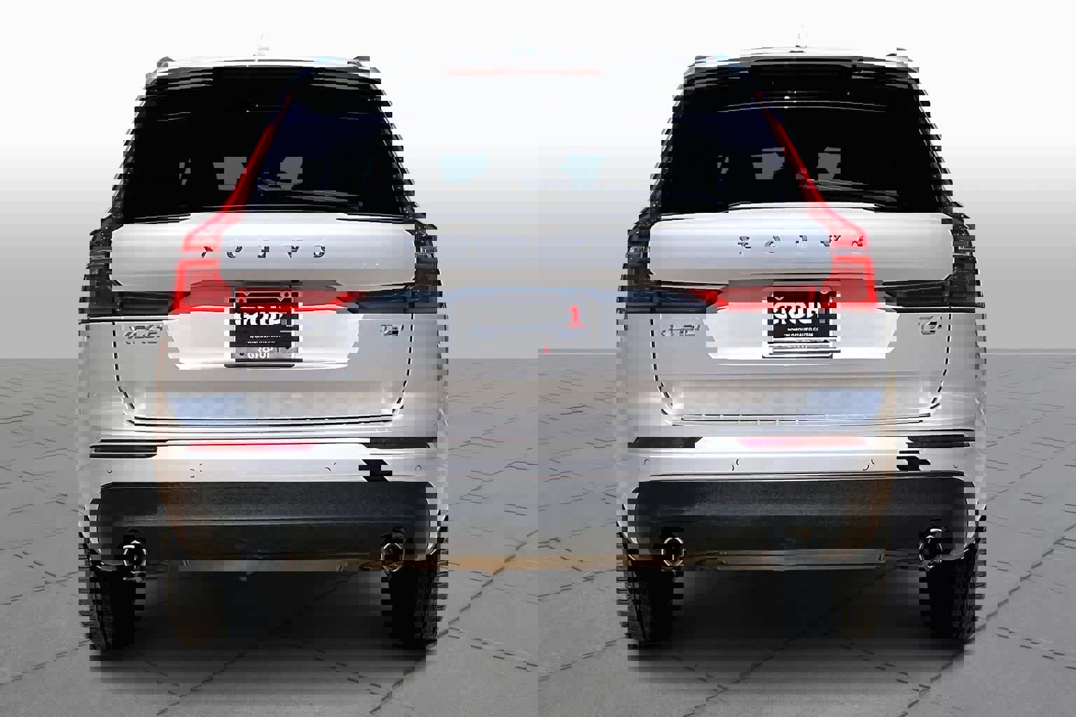 Used 2021 Volvo XC60 T6 Momentum image 5