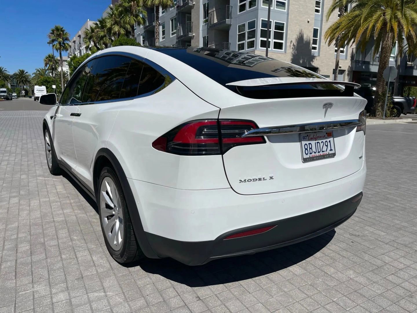 Used 2018 Tesla Model X 75D image 11