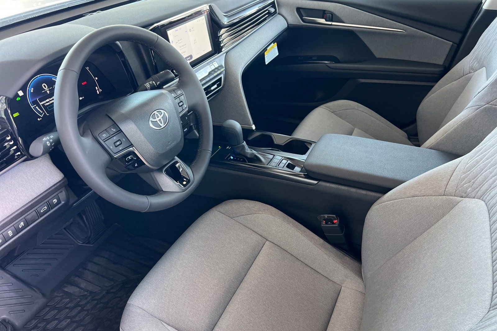 Used 2025 Toyota Camry Hybrid AWD/4WD image 7