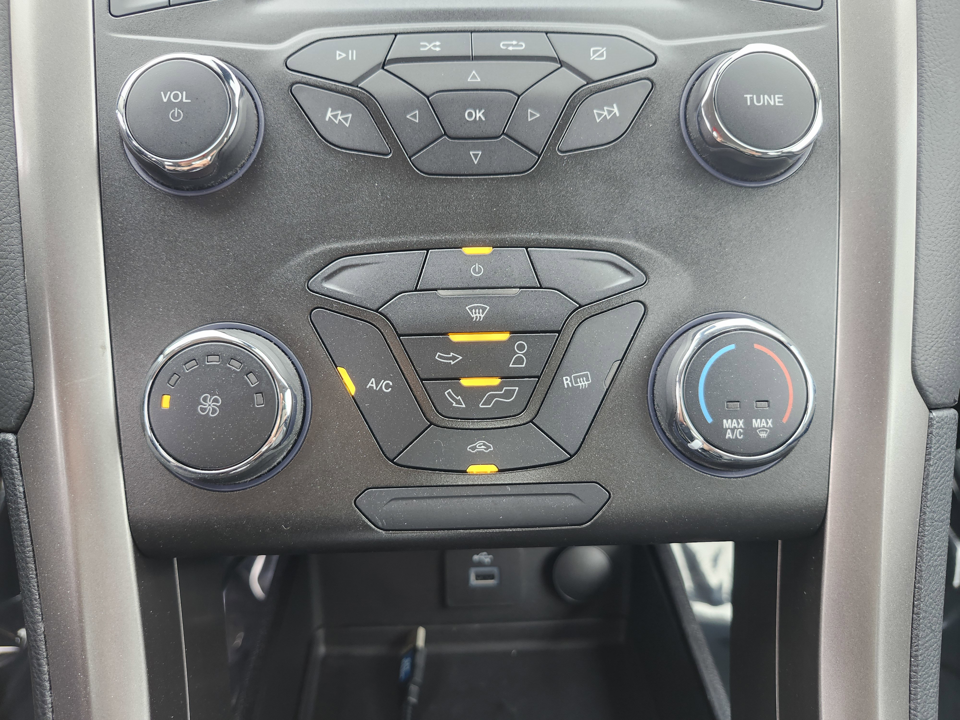 Used 2020 Ford Fusion S image 28